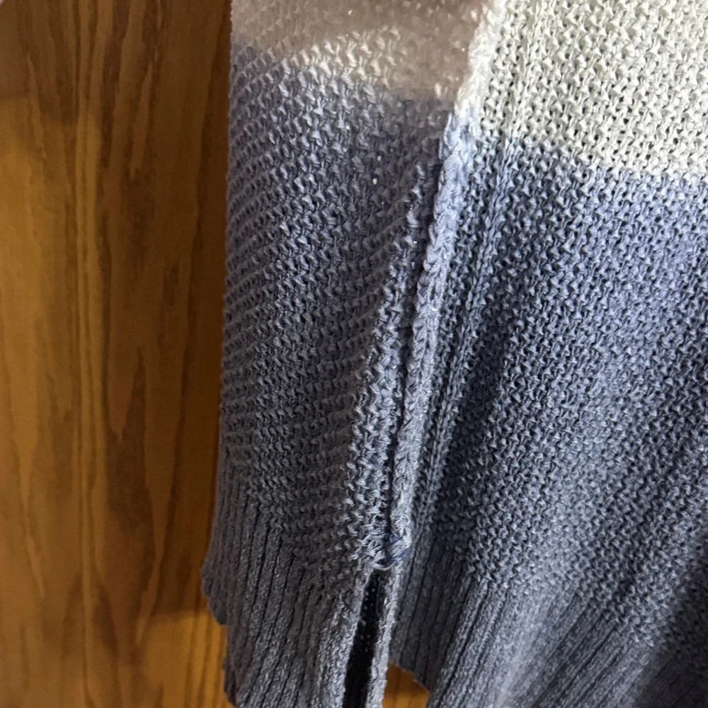 Oversized V-Neck Dip-Dye Sweater in Mint and Navy - Picture 4 of 6